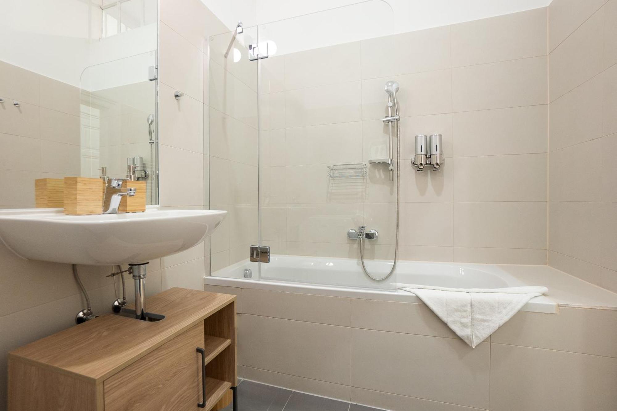Spacious 110М2 Flat In The City Center Wien Eksteriør billede